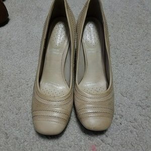 Business professional pumps